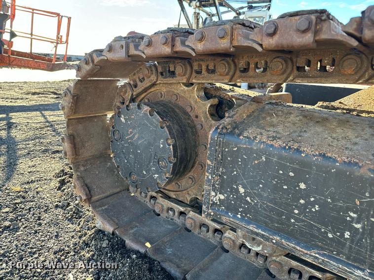 image for item LX9927 2004 JLG 660SJC  boom lift