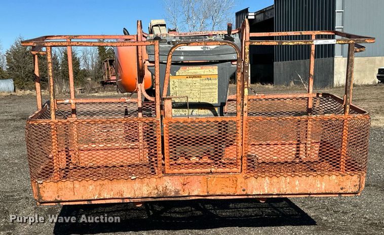 image for item LX9928 2001 JLG 600SC  boom lift