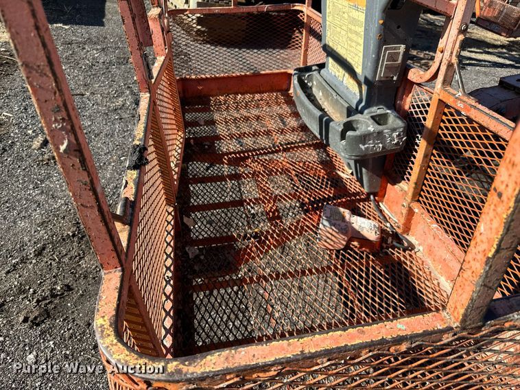 image for item LX9928 2001 JLG 600SC  boom lift