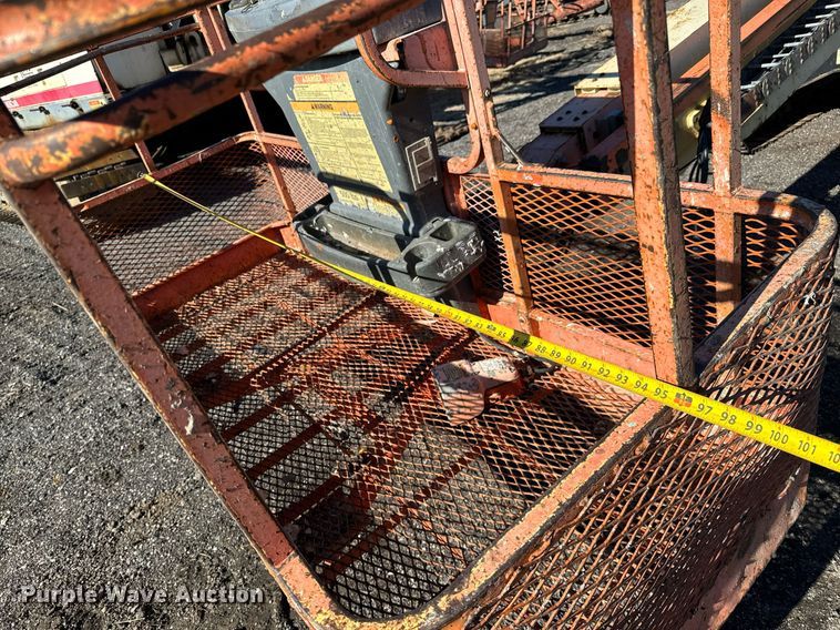 image for item LX9928 2001 JLG 600SC  boom lift