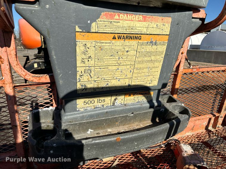 image for item LX9928 2001 JLG 600SC  boom lift