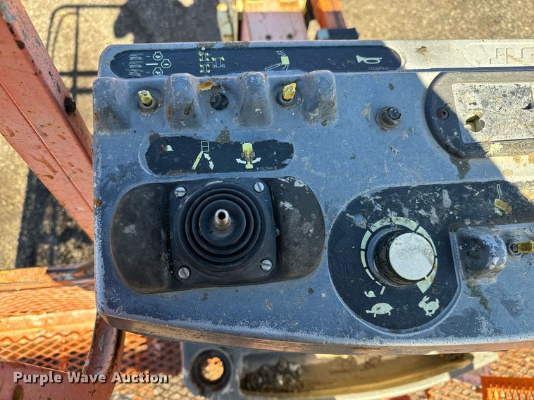 image for item LX9928 2001 JLG 600SC  boom lift