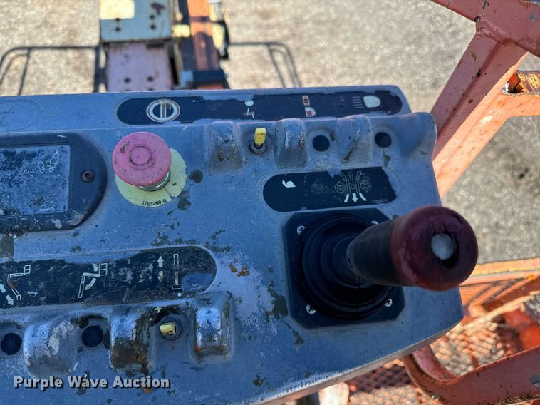 image for item LX9928 2001 JLG 600SC  boom lift