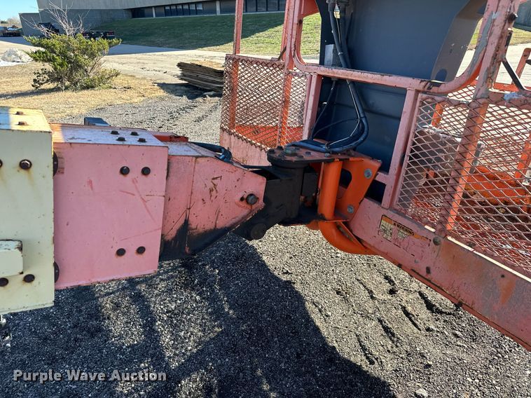 image for item LX9928 2001 JLG 600SC  boom lift