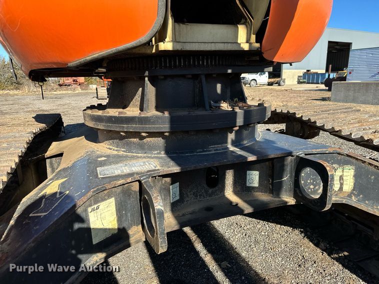 image for item LX9928 2001 JLG 600SC  boom lift
