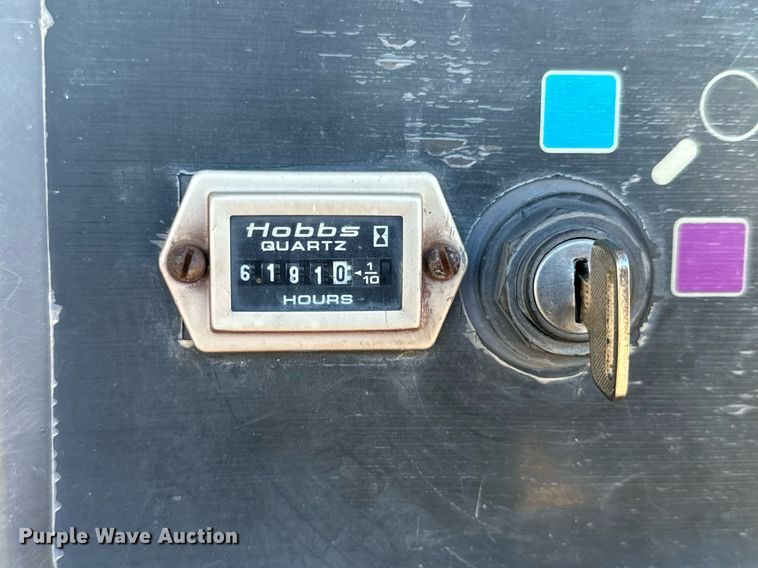 image for item LX9928 2001 JLG 600SC  boom lift