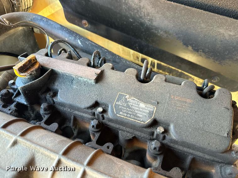 image for item LX9928 2001 JLG 600SC  boom lift