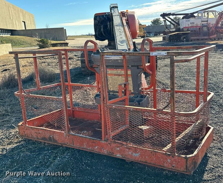 image for item LX9929 2001 JLG 600SC  boom lift