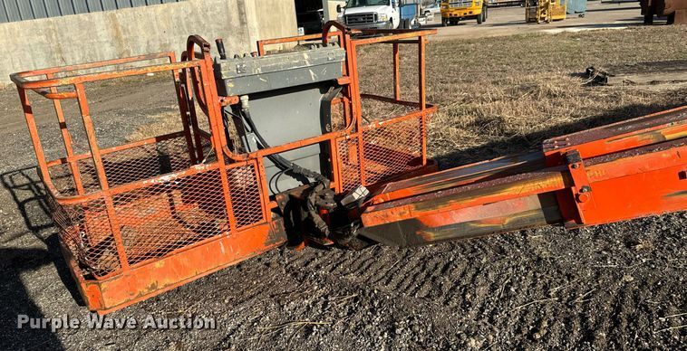 image for item LX9929 2001 JLG 600SC  boom lift