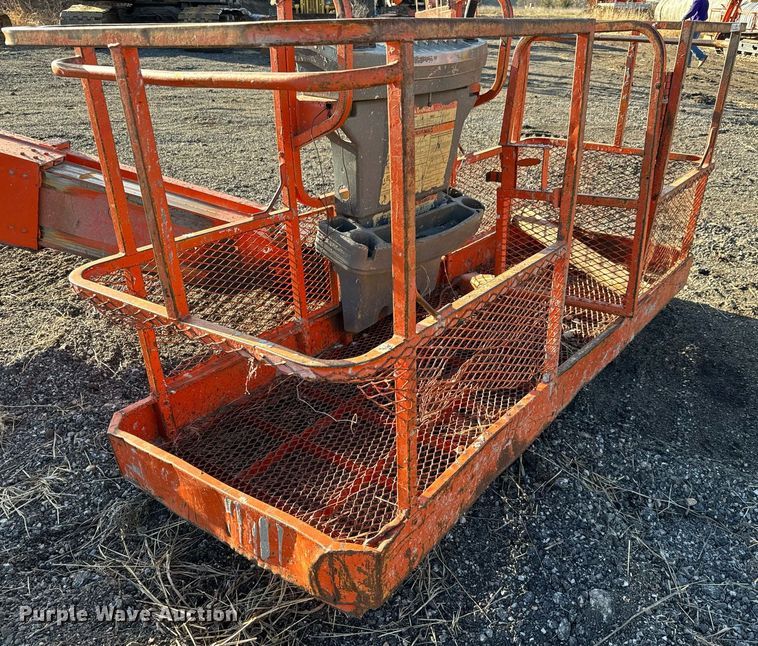 image for item LX9929 2001 JLG 600SC  boom lift