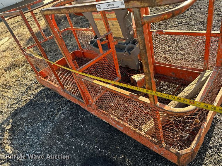 image for item LX9929 2001 JLG 600SC  boom lift