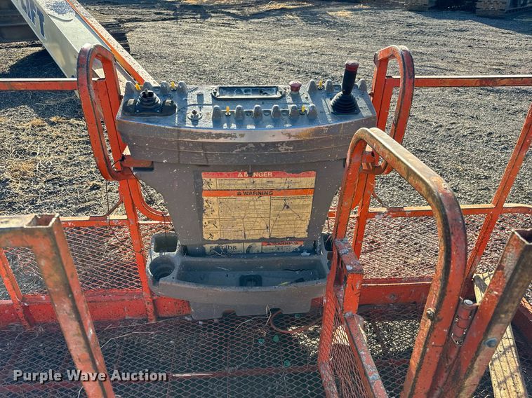 image for item LX9929 2001 JLG 600SC  boom lift