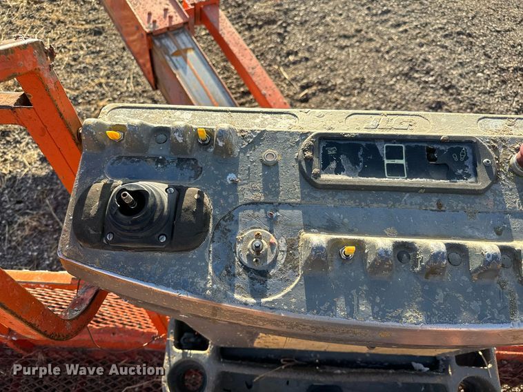 image for item LX9929 2001 JLG 600SC  boom lift