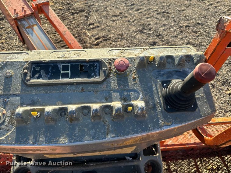 image for item LX9929 2001 JLG 600SC  boom lift