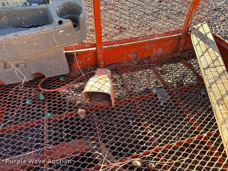 image for item LX9929 2001 JLG 600SC  boom lift