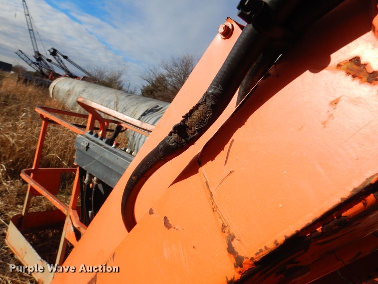 image for item LX9932 2001 JLG 660SJC  boom lift