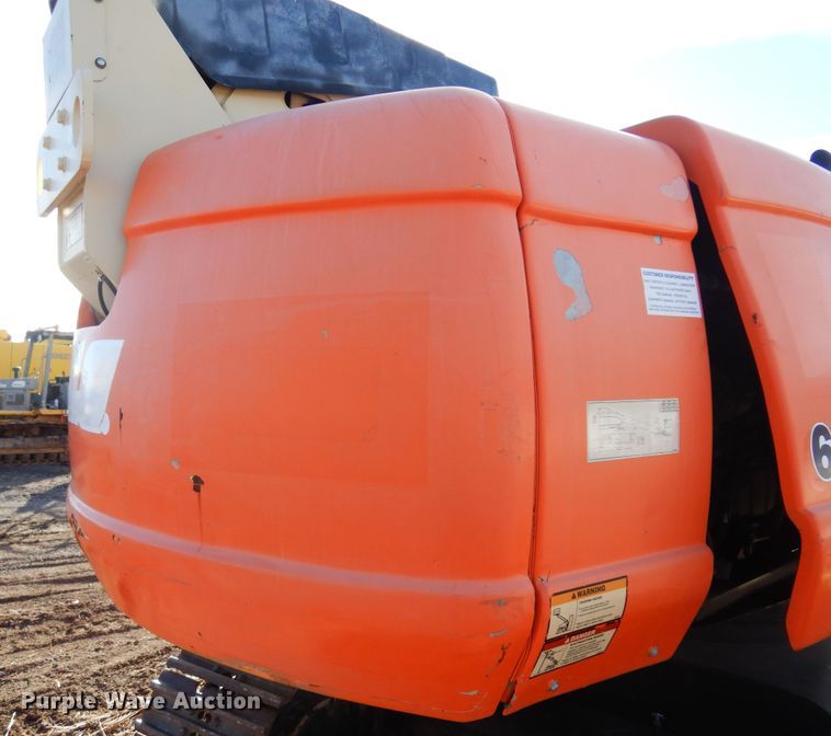 image for item LX9932 2001 JLG 660SJC  boom lift