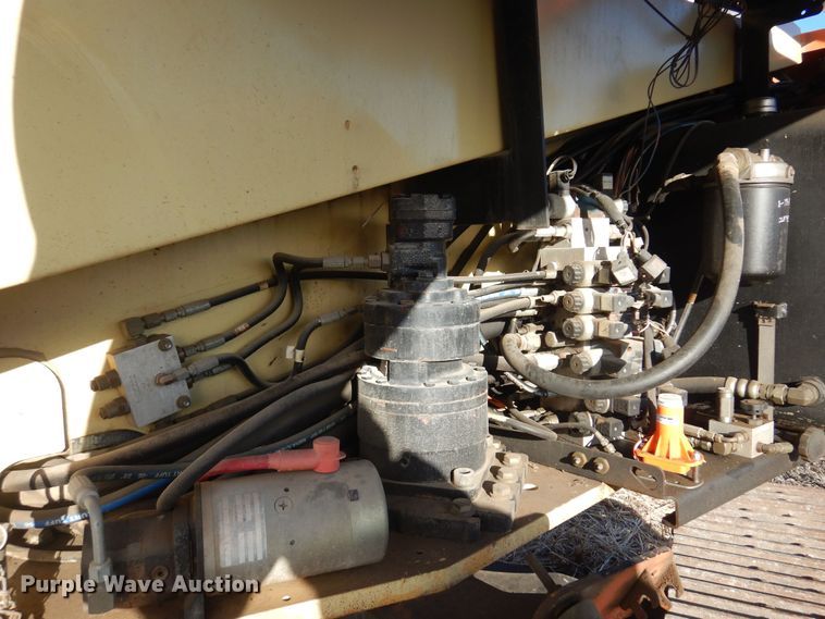 image for item LX9932 2001 JLG 660SJC  boom lift