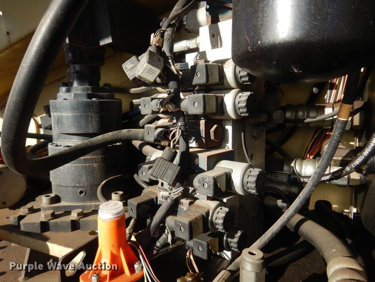 image for item LX9932 2001 JLG 660SJC  boom lift