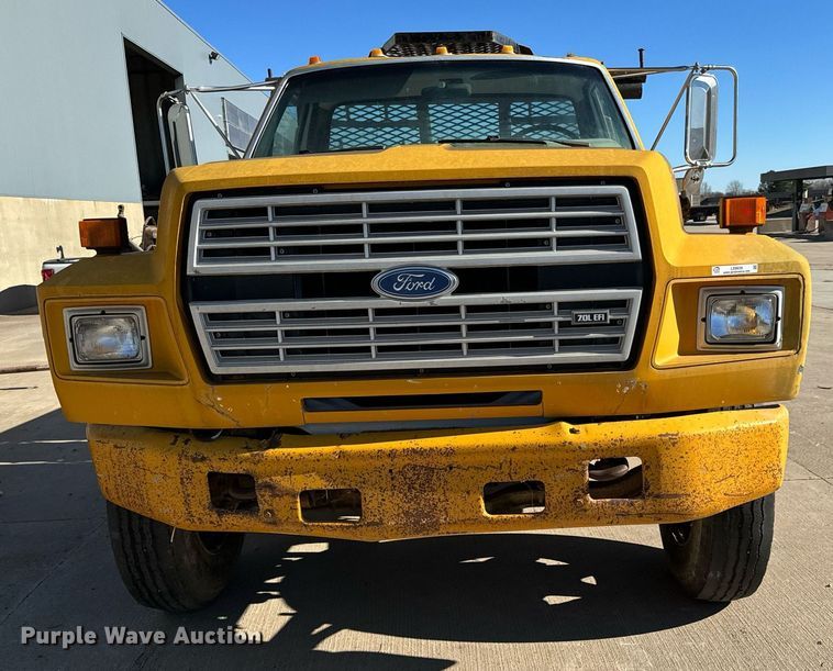 image for item LX9939 1992 Ford F600  winch truck