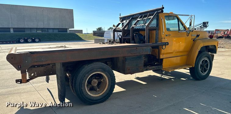 image for item LX9939 1992 Ford F600  winch truck