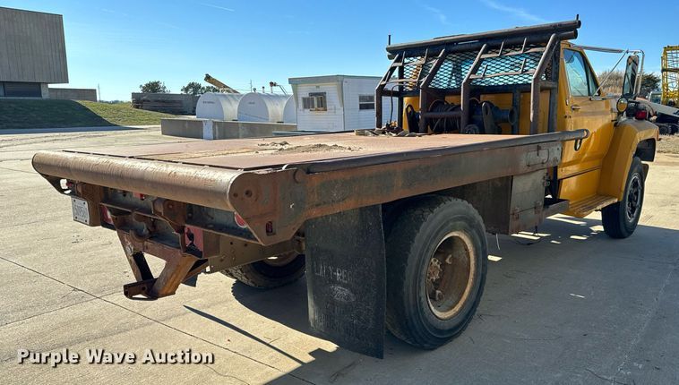 image for item LX9939 1992 Ford F600  winch truck