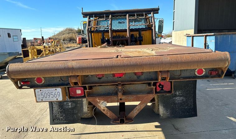 image for item LX9939 1992 Ford F600  winch truck