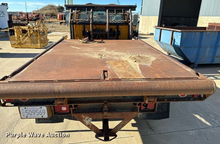 image for item LX9939 1992 Ford F600  winch truck