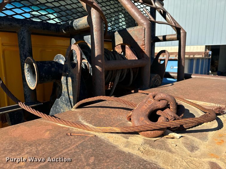 image for item LX9939 1992 Ford F600  winch truck