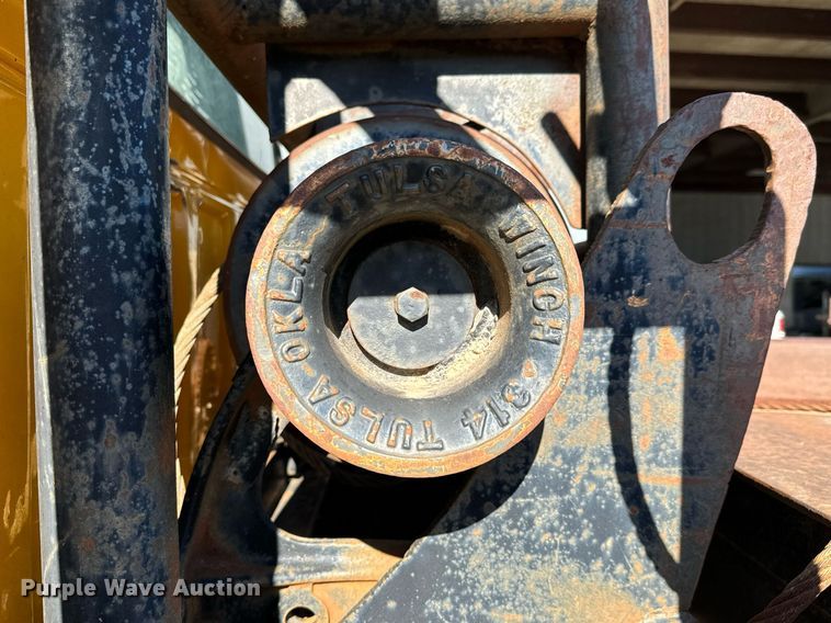 image for item LX9939 1992 Ford F600  winch truck