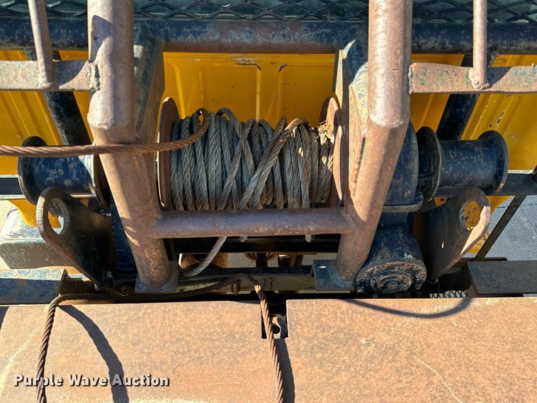 image for item LX9939 1992 Ford F600  winch truck