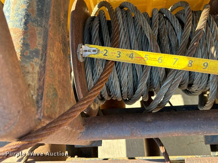 image for item LX9939 1992 Ford F600  winch truck