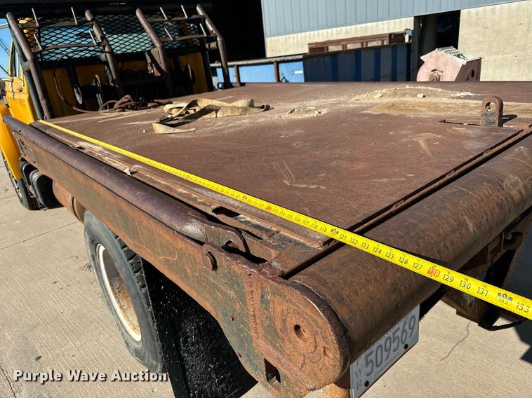 image for item LX9939 1992 Ford F600  winch truck