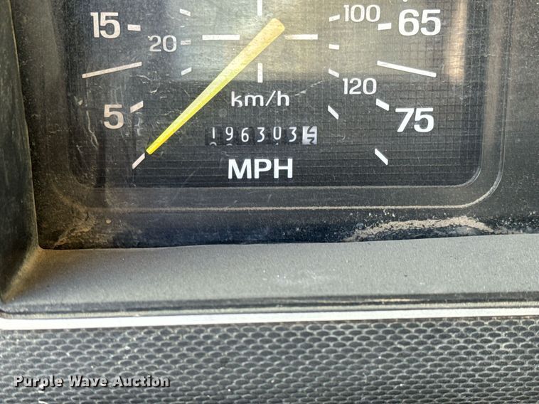 image for item LX9939 1992 Ford F600  winch truck