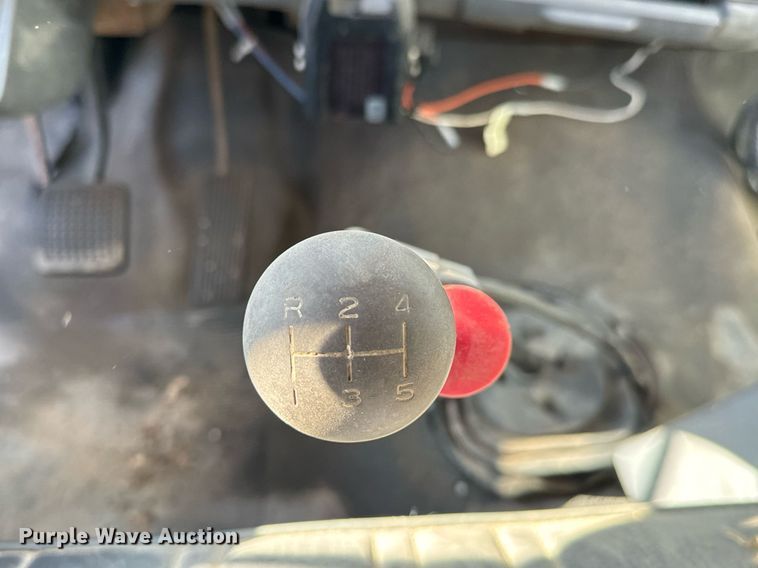 image for item LX9939 1992 Ford F600  winch truck