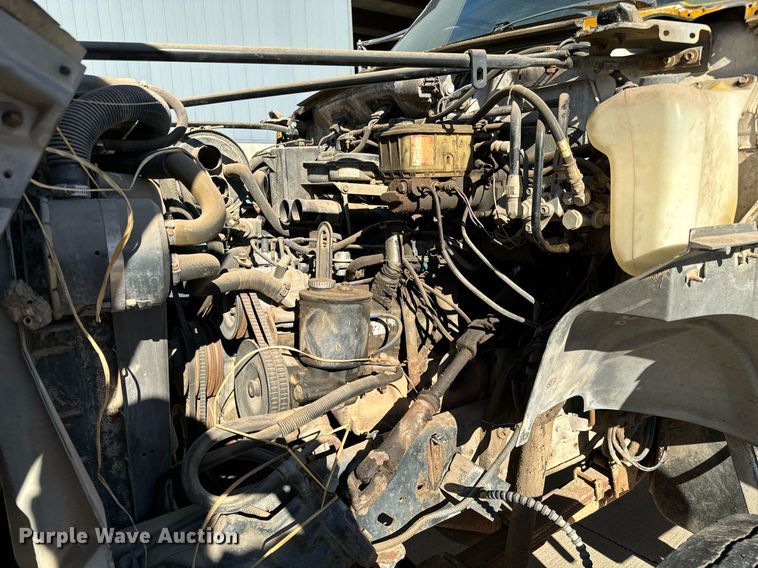 image for item LX9939 1992 Ford F600  winch truck