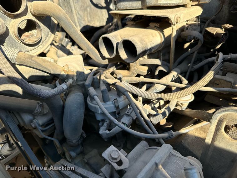 image for item LX9939 1992 Ford F600  winch truck