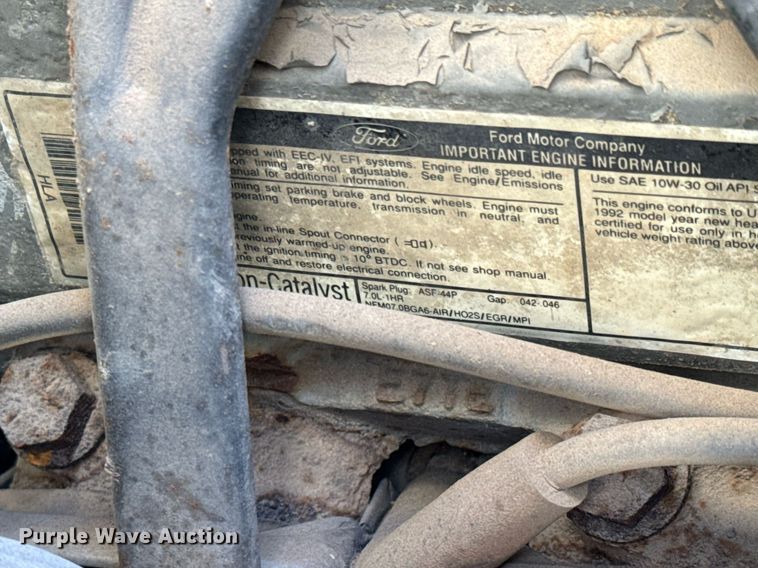 image for item LX9939 1992 Ford F600  winch truck