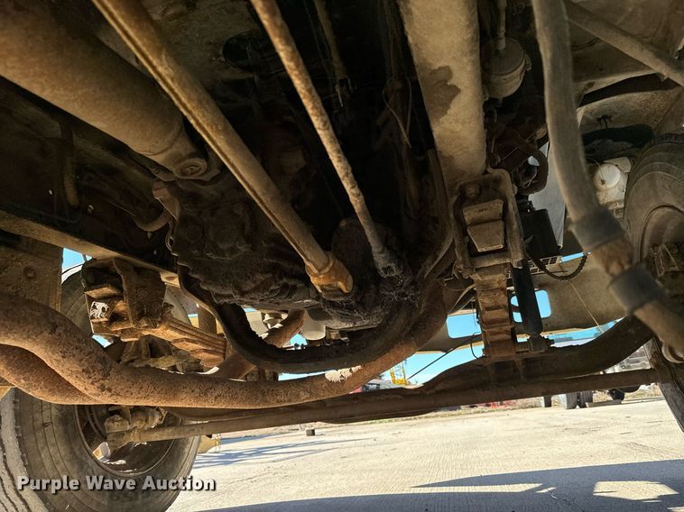 image for item LX9939 1992 Ford F600  winch truck