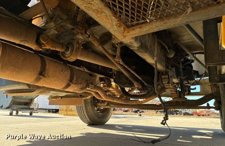 image for item LX9939 1992 Ford F600  winch truck