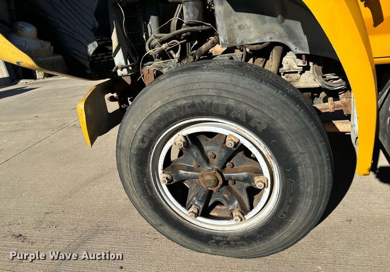 image for item LX9939 1992 Ford F600  winch truck