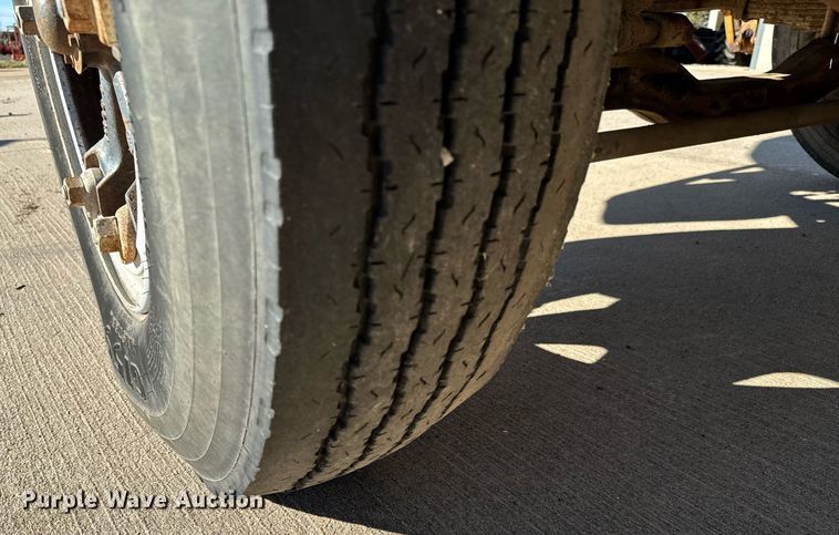 image for item LX9939 1992 Ford F600  winch truck