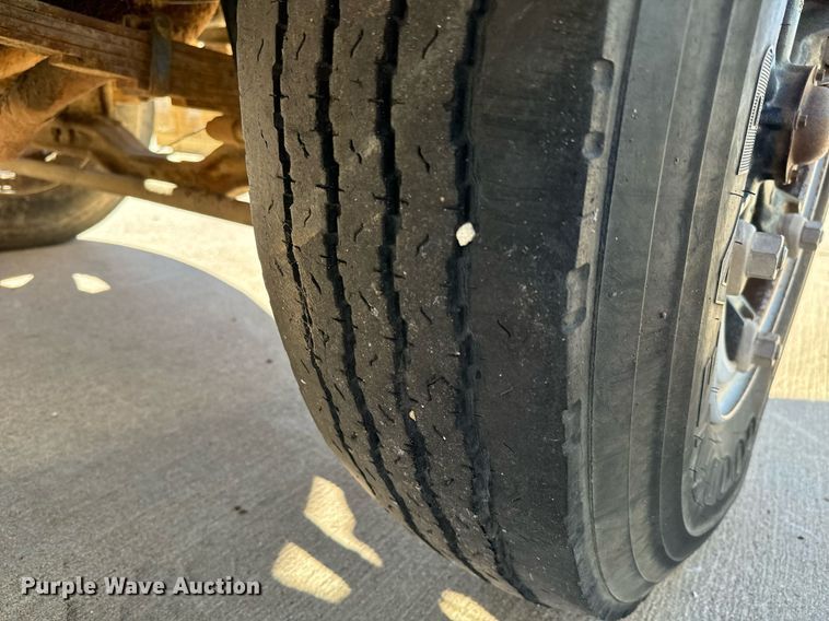 image for item LX9939 1992 Ford F600  winch truck