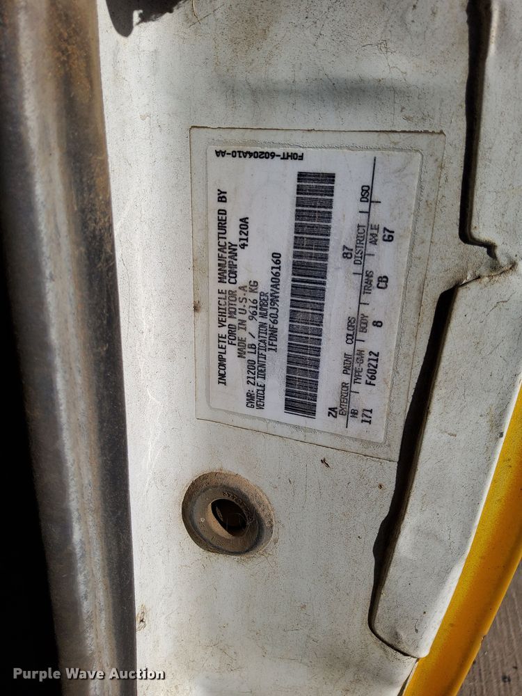 image for item LX9939 1992 Ford F600  winch truck