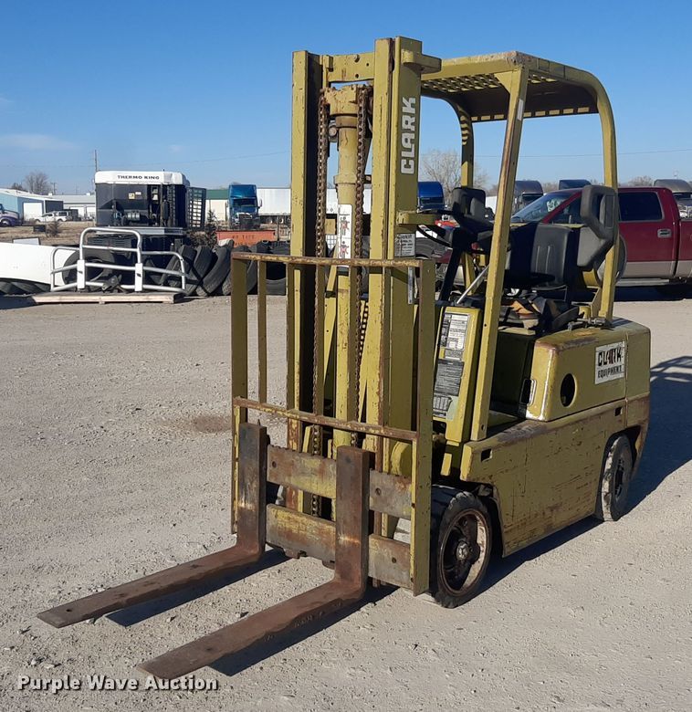 image for item LX9952 Clark C500  45  forklift