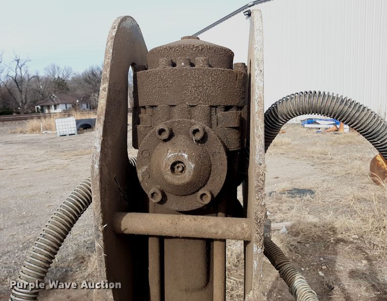 image for item LX9965 Caterpillar  breaker