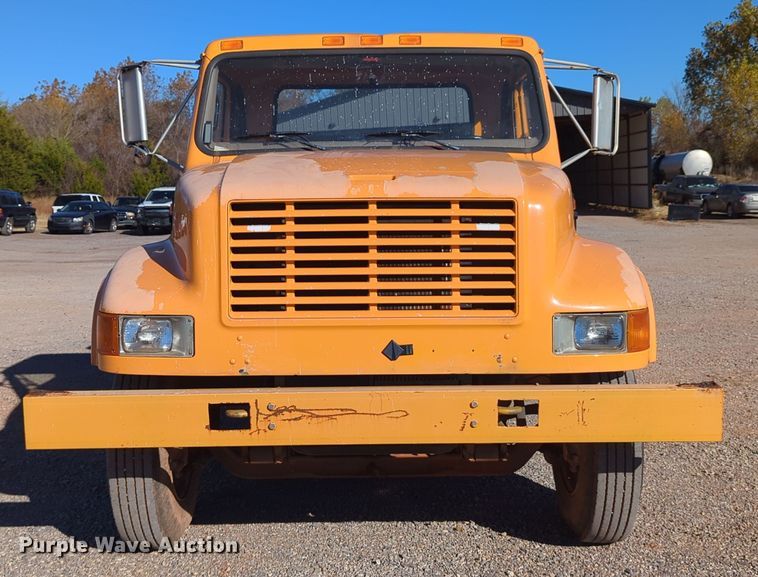 image for item LY9480 2000 International 4700  utility / service truck