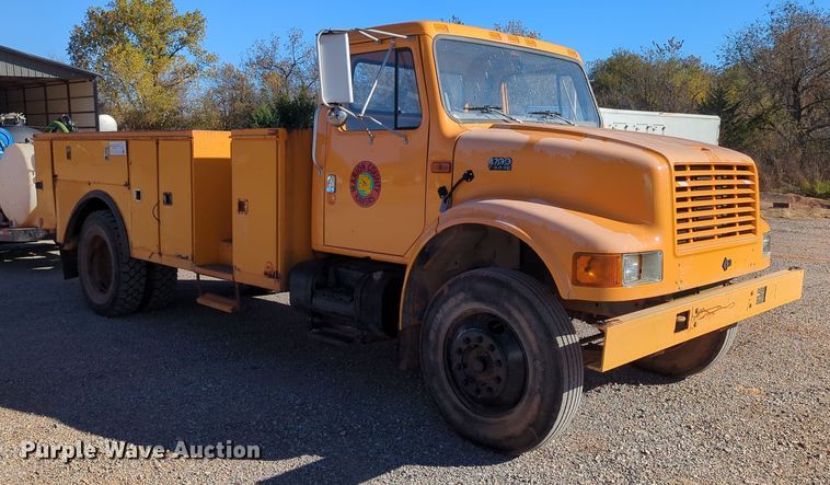 image for item LY9480 2000 International 4700  utility / service truck