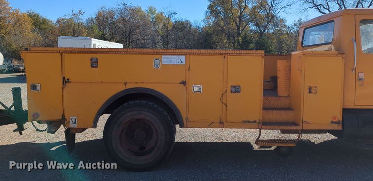 image for item LY9480 2000 International 4700  utility / service truck