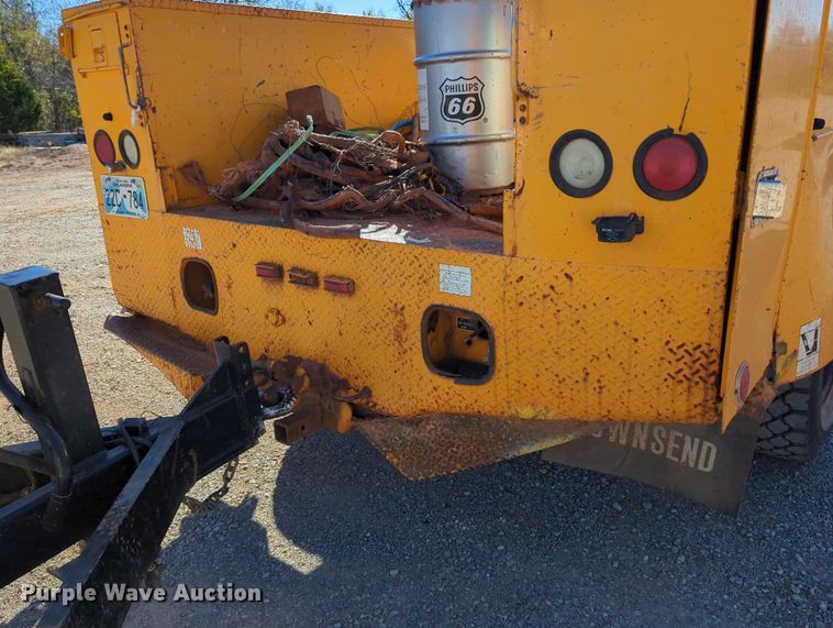 image for item LY9480 2000 International 4700  utility / service truck